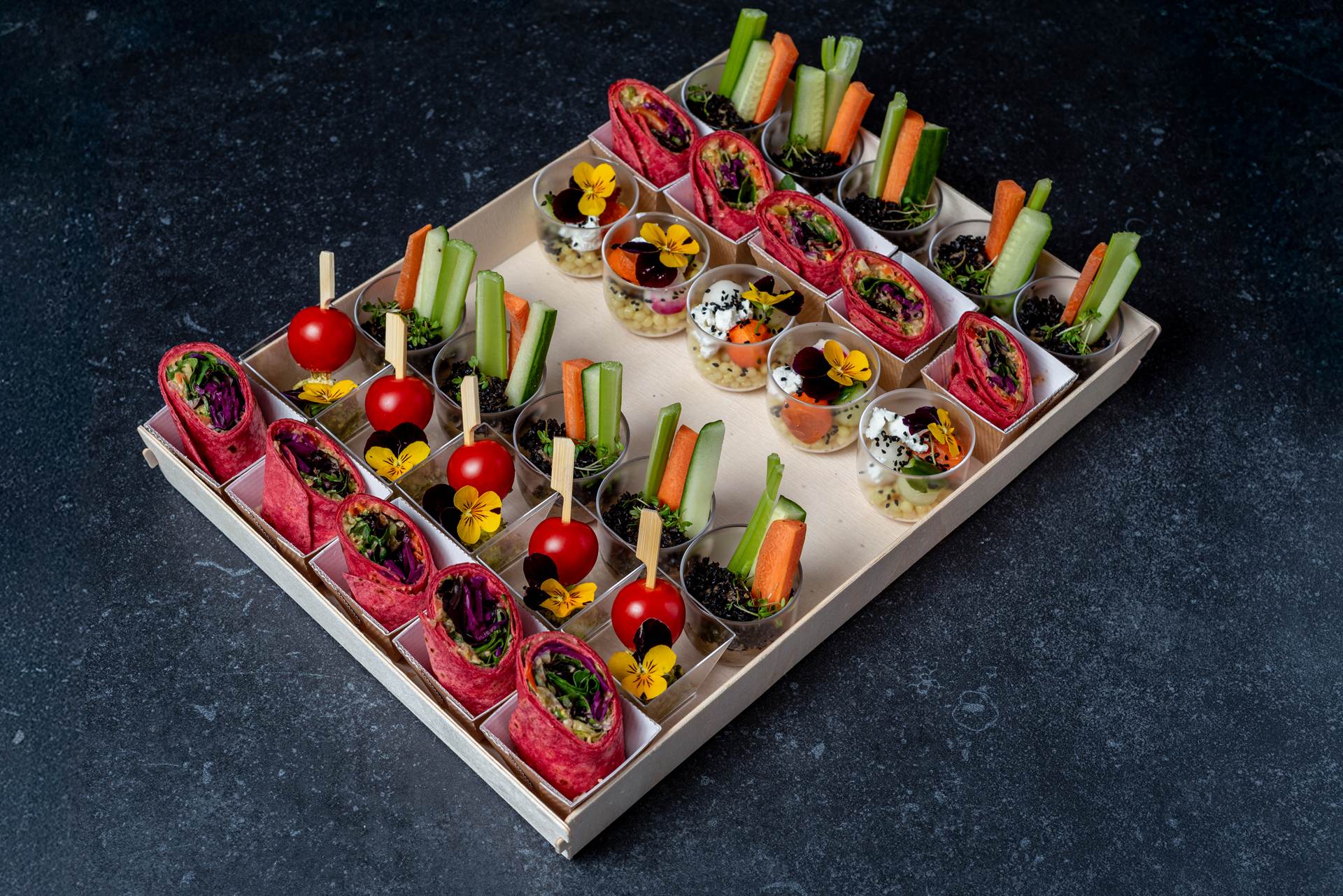 Vingerfood schotel voor een verjaardag in Amsterdam.